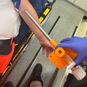 XXL Venenverweilkanüle // Riesige Viggo - Rettungsdienst - Medizin - Krankenpflege - Krankenhaus - Arzt