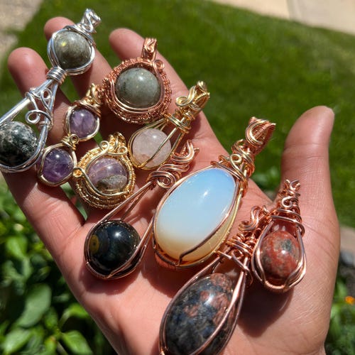 クリソコラ クリスタル ワイヤー ラップ ペンダント - ハンドメイド