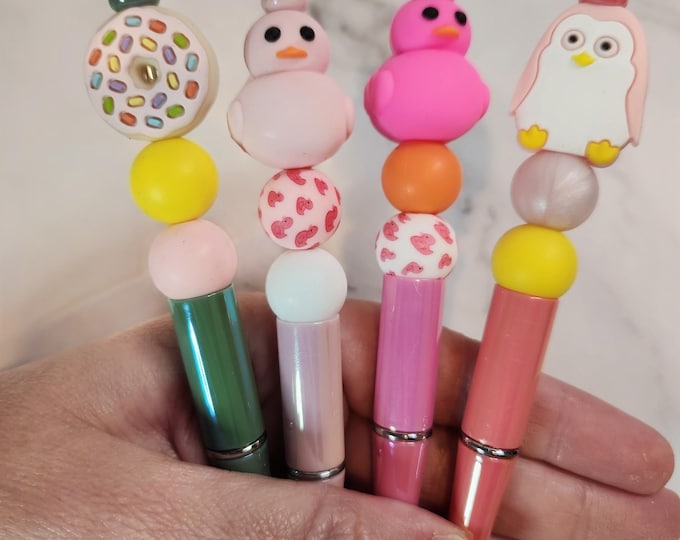 Beaded pens with silicone focal beads