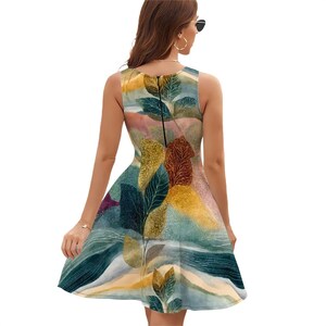 Robe Kamo abstraite à col en V pour tous les jours, tenue d'été moderne. 180 g de soie au lait image 9