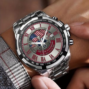 Zegarek z okazji rocznicy prezydentury Donalda Trumpa: chronograf z okazji drugiej rocznicy kadencji Donalda Trumpa z motywem flagi USA zdjęcie 5