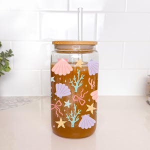 Coquette seashell iced coffee glass, sealife coffee cup, seashell glass cup, beachy glass cup, beach glass cup, summer ice coffee Libbey cup