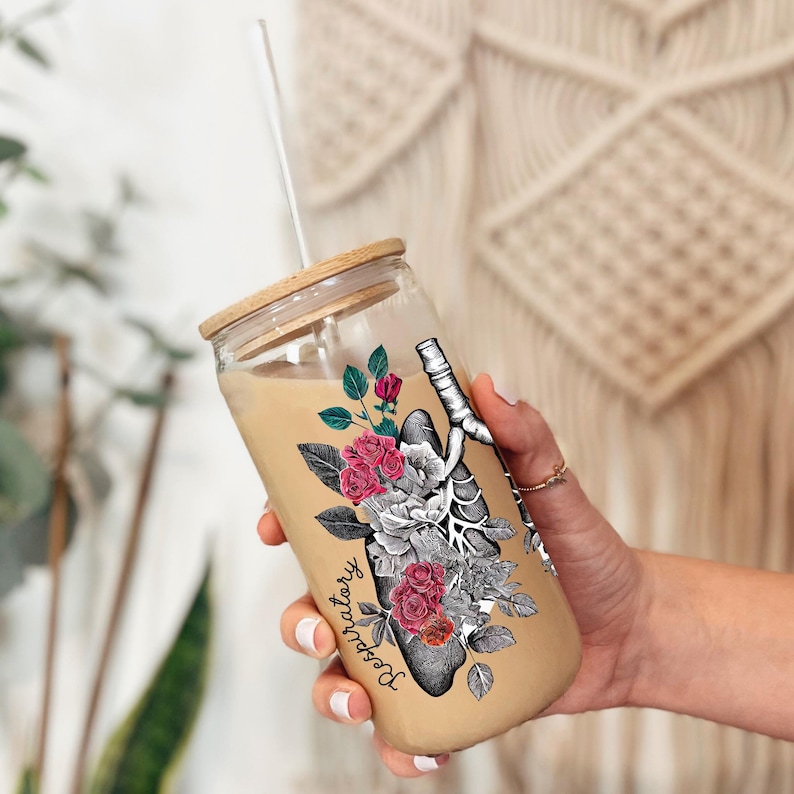 Celebrate respiratory care with this 16 oz iced coffee glass! Featuring floral lung illustrations and “Respiratory Therapist,” it includes a bamboo lid and straw—perfect for iced drinks on the go. A great gift for any RT professional or student!