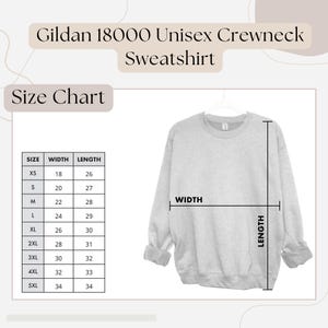 K&ouml;nnte beinhalten: Gr&ouml;&szlig;entabelle f&uuml;r ein Gildan 18000 Unisex Crewneck Sweatshirt. Die Tabelle zeigt die Breite und L&auml;nge in Zoll f&uuml;r die Gr&ouml;&szlig;en XS bis 5XL.