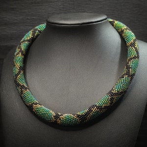 Collar de serpiente de oro llamativo Ouroboros, collar corto con cuentas para ella imagen 9