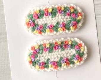 Handmade Crochet Hair Clip with Floral Embroidery – Cotton Hair Accessory, Pastel Flower Barrette, Gift for Girls