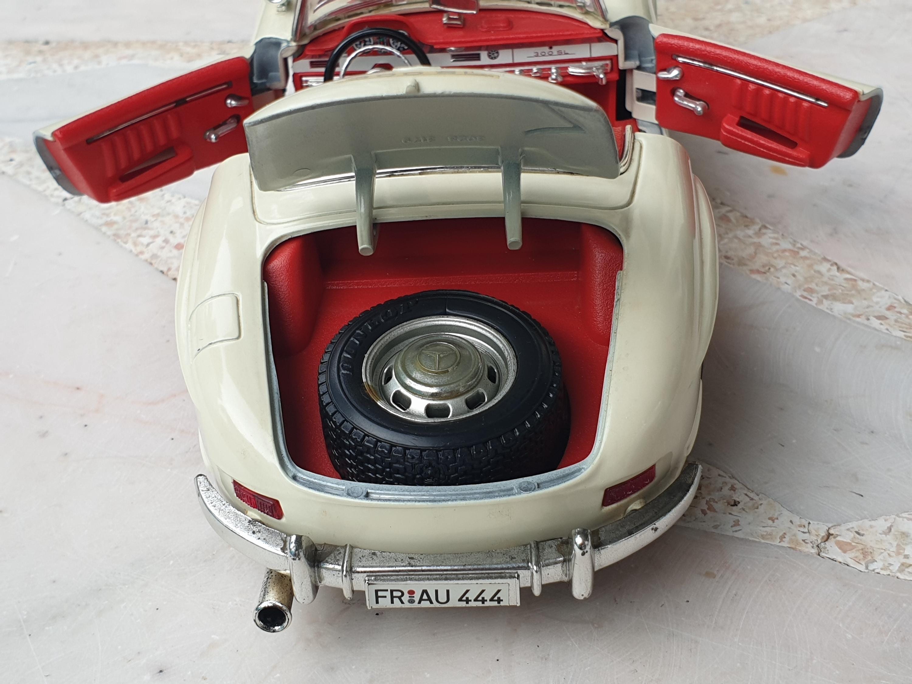 ブラーゴ(1/18) Mercedes Benz 300SL Roadster Mercedes Benz 300 SL Roadster 1957 Burago 1:18 Scale Diecast