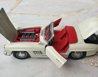 Mercedes Benz 300 SL Roadster 1957 Burago 1:18 Scale Diecast Model 