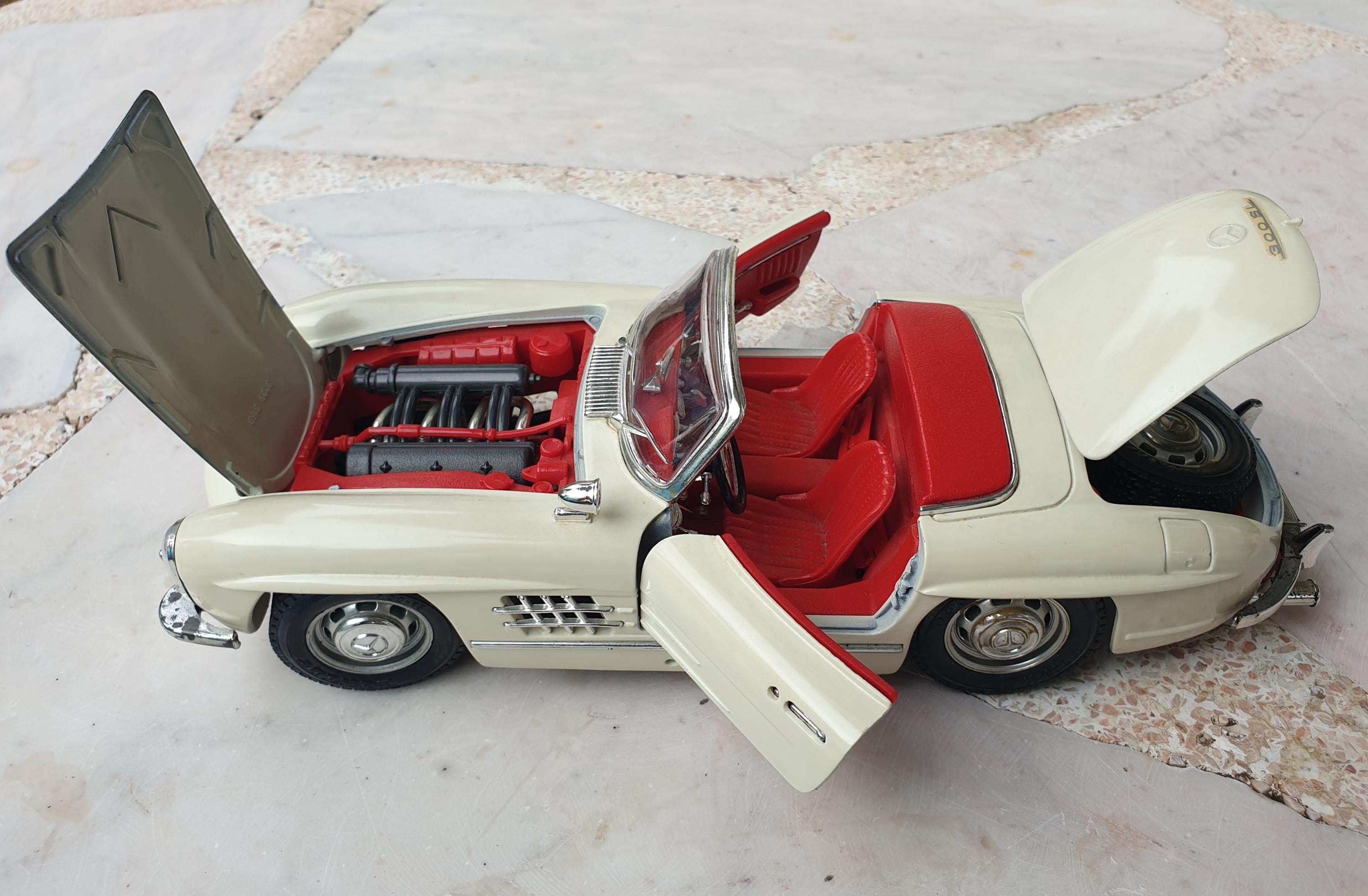 ブラーゴ(1/18) Mercedes Benz 300SL Roadster Bburago 1:18 Mercedes-Benz 300 SL Roadster year 1957 silver