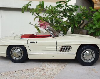 Mercedes Benz 300 SL Roadster 1957 Burago 1:18 Scale Diecast