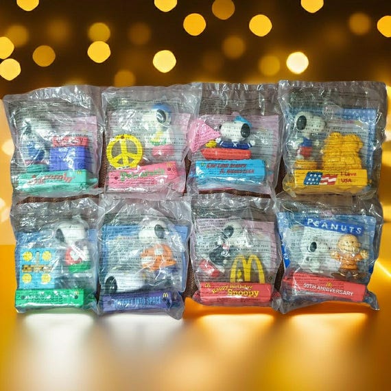 2000 Mcdonald's Toy Peanuts Snoopy 50th Anniversaryparadehappy