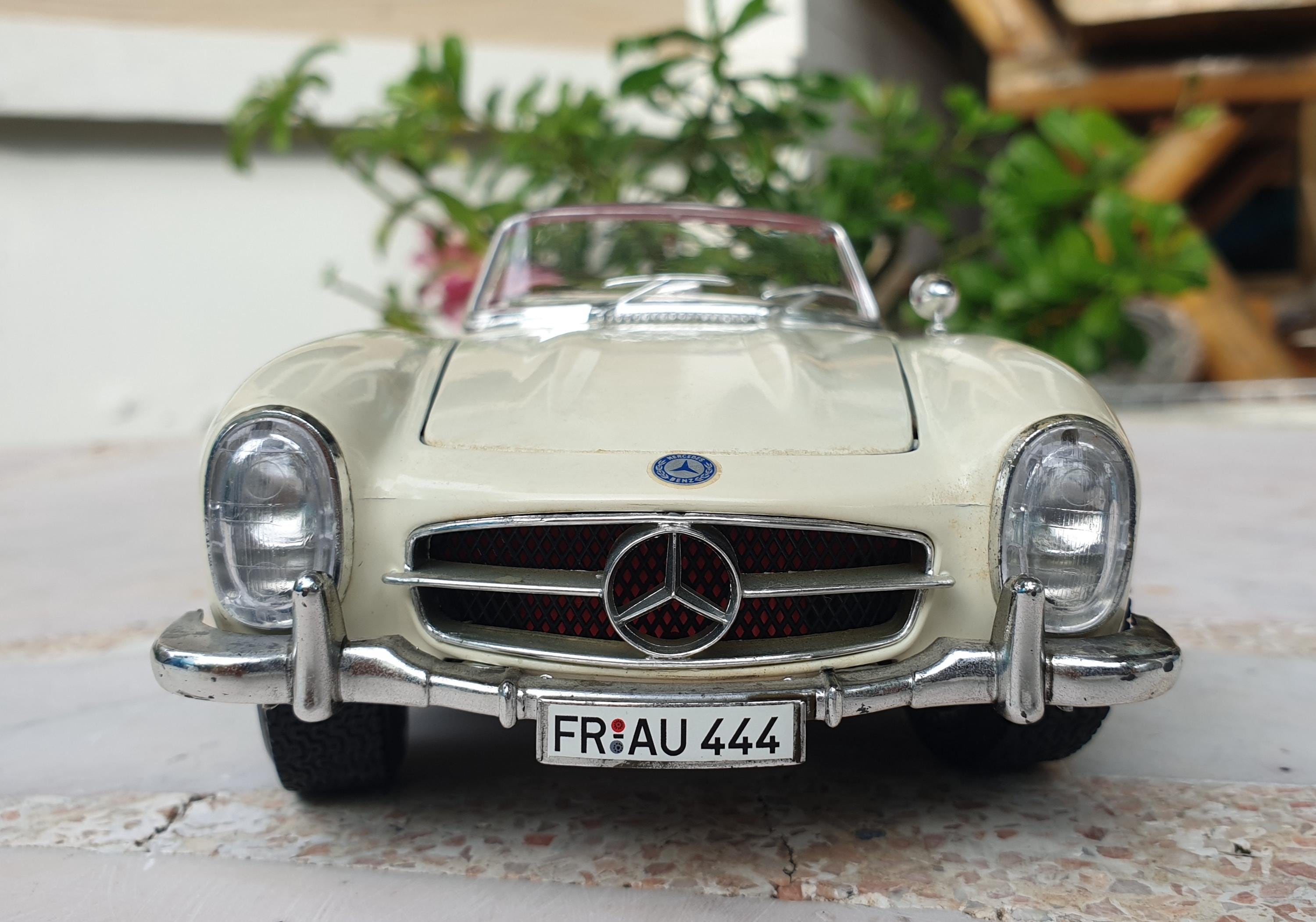 ブラーゴ(1/18) Mercedes Benz 300SL Roadster Bburago 1:18 Mercedes-Benz 300 SL Roadster year 1957 silver