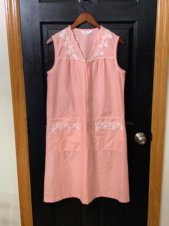 Vintage Komar ladies medium pink housecoat floral… - image 1