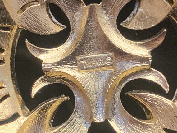 VTG Trifari statement gold Pendant Shield Etrusca… - image 3