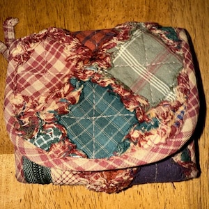 VTG Cartera de mujer Donna Sharp con tres pliegues acolchados y cremallera a presión, verde y rojo