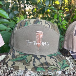 Gorra plana con plumas de pavo y visera plana, camuflaje de roble musgoso Mossy Oak Greenleaf