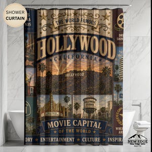 Op de afbeelding: Een douchegordijn met een collage in vintage-stijl van Hollywood, Californië. Het ontwerp bevat de tekst THE WORLD FAMOUS HOLLYWOOD CALIFORNIA MOVIE CAPITAL OF THE WORLD, afbeeldingen van het Hollywood-bord, palmbomen en een watertoren.