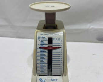 Vintage Small American Family Scale Company Diet Grams Ounces