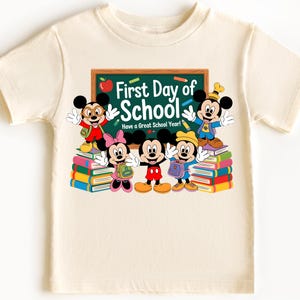 Camiseta Disney &quot;Feliz primer día de clases&quot;, camiseta Mickey y Minnie para la vuelta al cole, camiseta para maestra de primer grado, camiseta escolar Disney, camiseta Disney
