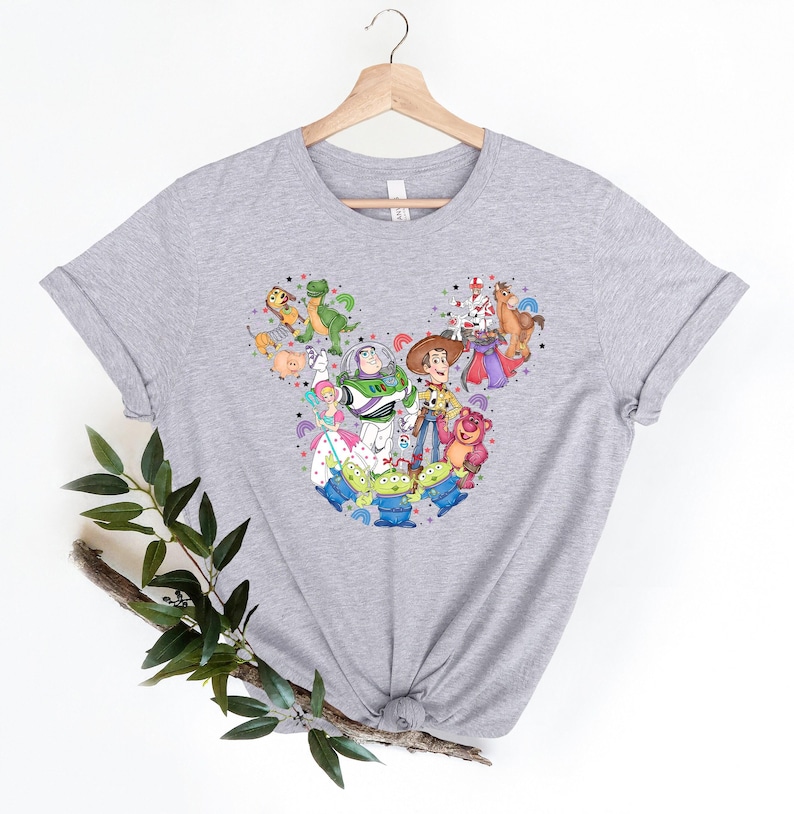 Camiseta de Toy Story, camiseta de Toy Story de Disney World, camiseta con la cabeza de Mickey, camiseta con personajes de la película Toy Story, camisetas de Jessie y Buzz imagen 3