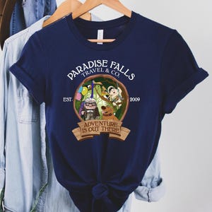 Paradise Falls Travel Co Abenteuer ist draußen Shirt, Disney Familie Shirt, Disney Pixar Up Film Shirt, süße Familien Shirts, Magic Kingdom Tee