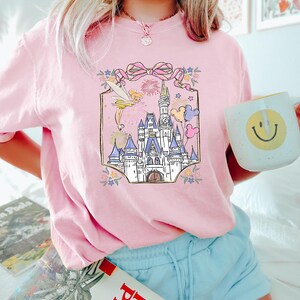 Tinkerbell Magical Castle Shirt, Coquette Disney Castle Shirt, Tinkerbell Shirt, Magic Kingdom T-Shirt, Disney Trip Sweatshirt Bild 4