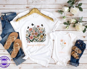 Camiseta bohemia a juego para mamá y bebé, suéter con estampado de flores silvestres, camiseta divertida a juego para mamá e hija, regalo para el Día de la Madre.
