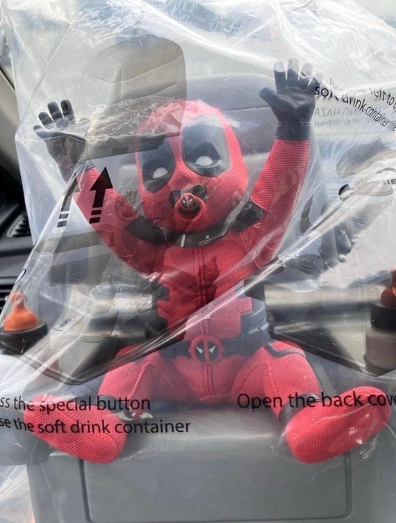 デッドプールとウルヴァリンの「ベビープール」ポップコーンバケツ