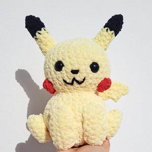Pikachu seduto
