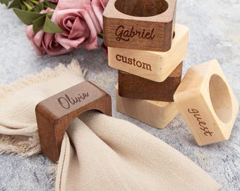 Ronds de serviette en bois personnalisés, Ronds de serviette gravés personnalisés, Porte-serviette nom de lieu, Décoration de table de fête de mariage, Cadeaux pour un repas des Fêtes