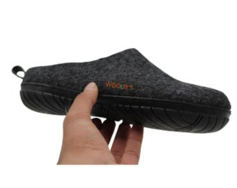 Outdoor Black Slippers – Handmade Wool, Durable Rubber Sole, Cozy & Stylish
