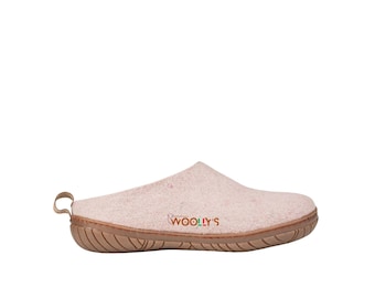 Pantuflas de exterior hechas a mano en color rosa bebé con suela de goma resistente: comodidad hecha a mano