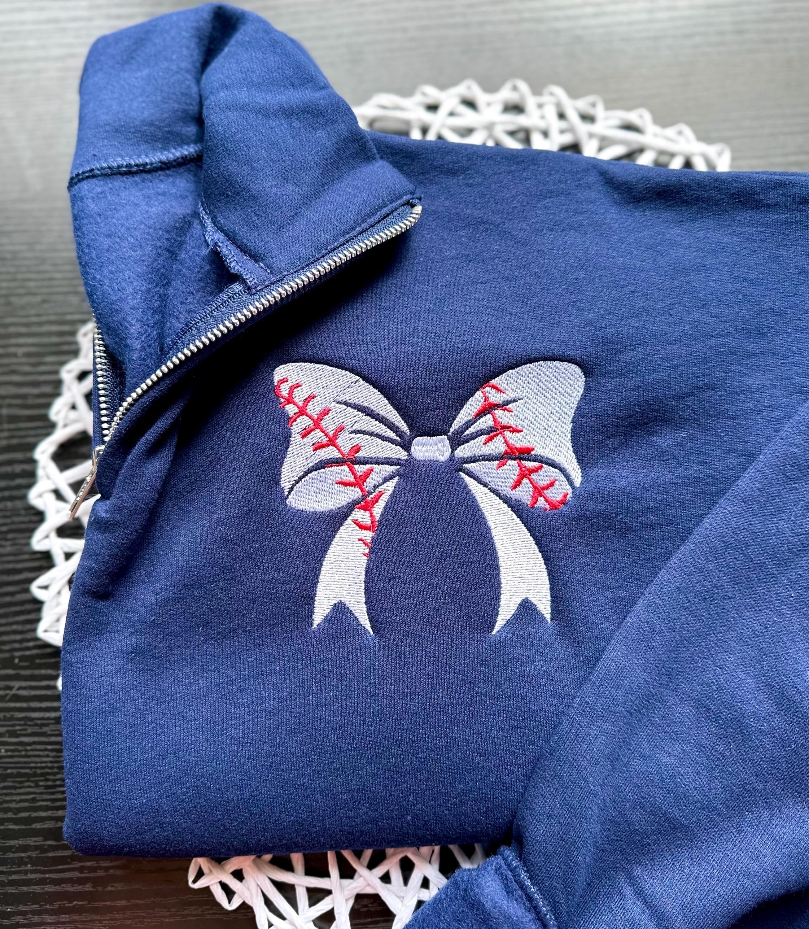 大人気 XLARGE BASEBALL LOGO EMBROIDERED V NECK SWEATSHIRT BASEBALL LOGO EMBROIDERED V NECK SWEATSHIRT – calif（カリフ