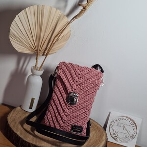 pochette smartphone bandoulière réglable