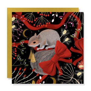 Festliche Karte. Weihnachtskarte. Winter. Eichhörnchen. Laub. Monde. Rote Bögen. Herbst. Blanko-Karte. Gold Umschlag