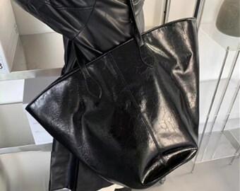 Sac à bandoulière noir en cuir verni végétalien | Sac fourre-tout en cuir grande capacité avec poche à glissière | Cadeaux pour elle