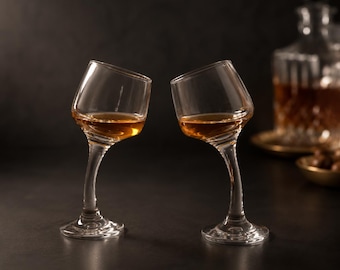Kieliszki do shotów Crooked, zestaw 2 szt. – kieliszki do shotów w kształcie dłoni od Lauscha, pomysł na prezent