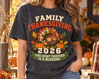 PNG de Acción de Gracias 2026, diseño de calabaza y pavo familiar, gráfico para camiseta de otoño, descarga de "El tiempo que pasamos juntos es una bendición"