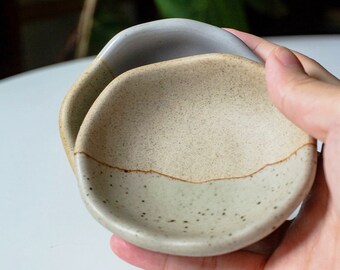 3.5'' Small stoneware dish, Small trinket dish, teabag holder, teaspoon holder, spoon rest, Ring holder, candle dish, sauce dish