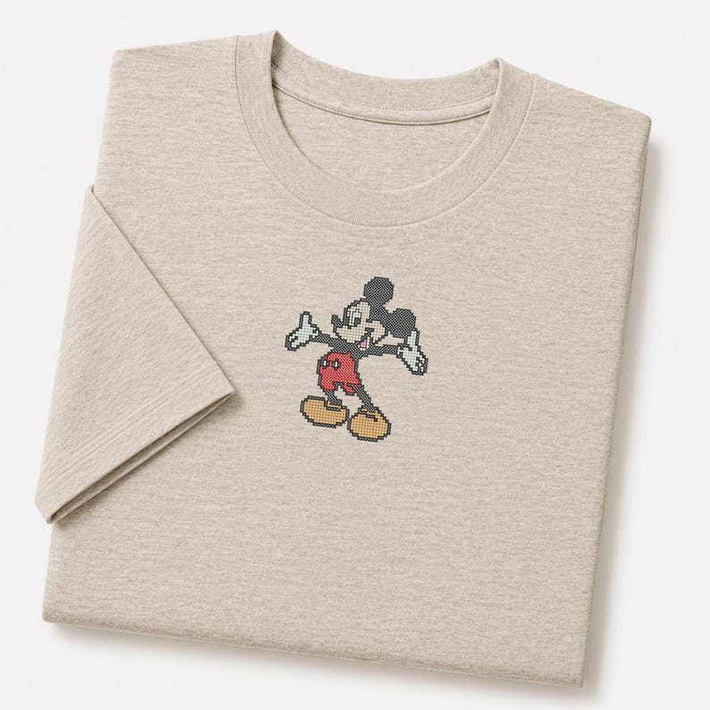 Maglietta ricamata di Topolino, T-shirt con Topolino dei cartoni animati, Maglietta retrò con Topolino ricamato, Maglietta per viaggi in famiglia, Regalo per gli amanti di Topolino immagine 3