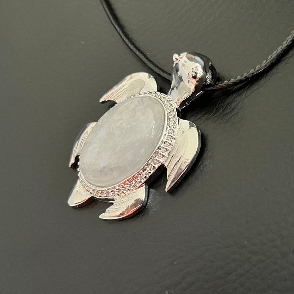 collier pendentif tortue blanche