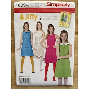 Può includere: Modello di cucito Simplicity 1609 H5, con quattro donne che indossano diversi abiti. Il modello è un design Jiffy, facile da cucire con due pezzi principali. Taglie disponibili: U.S. 6, 8, 10, 12, 14 e Euro 32-40.