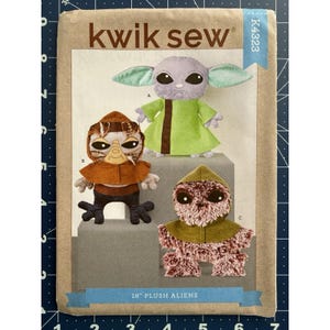 Patrón Kwik Sew K4323 para peluches de 45 cm (18") de alienígenas, Baby Yoda y Ewok de Star Wars UC FF imagen 1
