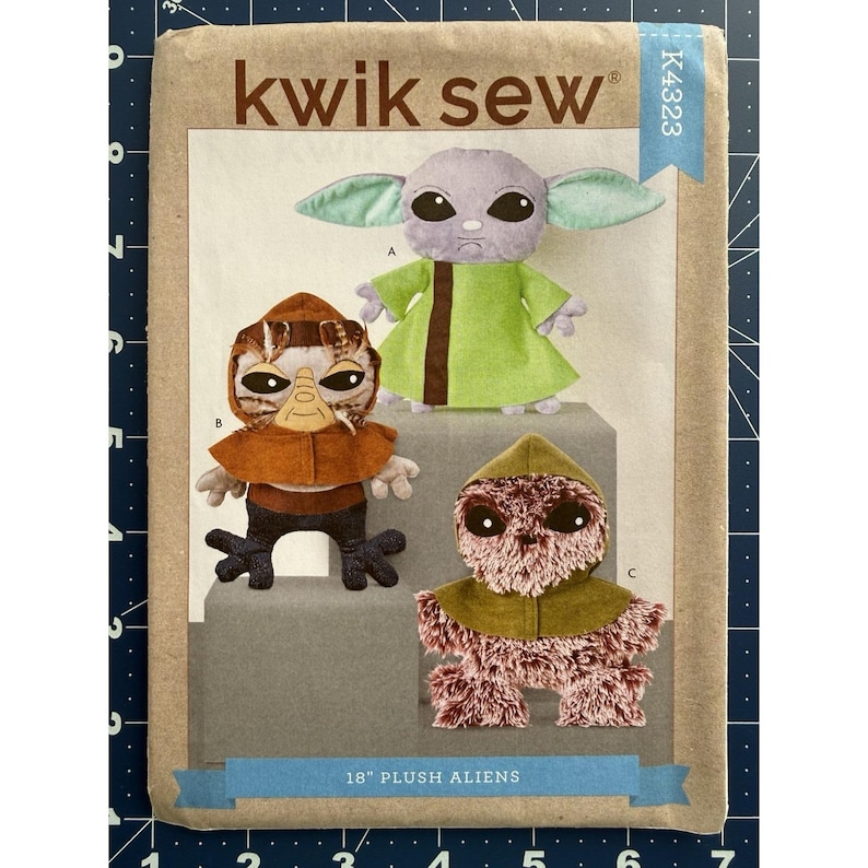 Patrón Kwik Sew K4323 para peluches de 45 cm (18") de alienígenas, Baby Yoda y Ewok de Star Wars UC FF imagen 1