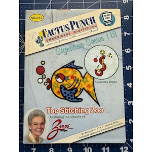 Puede incluir: Un libro de digitalización de bordado Cactus Punch, Signature Series 118, con un diseño de pez colorido. La portada incluye el texto "The Stitching Zoo" y "Coordinating Designs". Incluye 20 diseños para campos de costura de 12,7 cm x 17,8 cm.