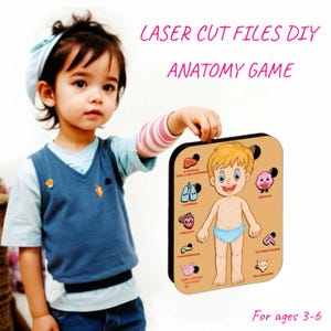 Może przedstawiać: Dziecko trzyma planszę do gry w anatomię z ilustracją chłopca. Plansza zawiera oznaczone części ciała oraz tekst "LASER CUT FILES DIY ANATOMY GAME" i "For ages 3-6".
