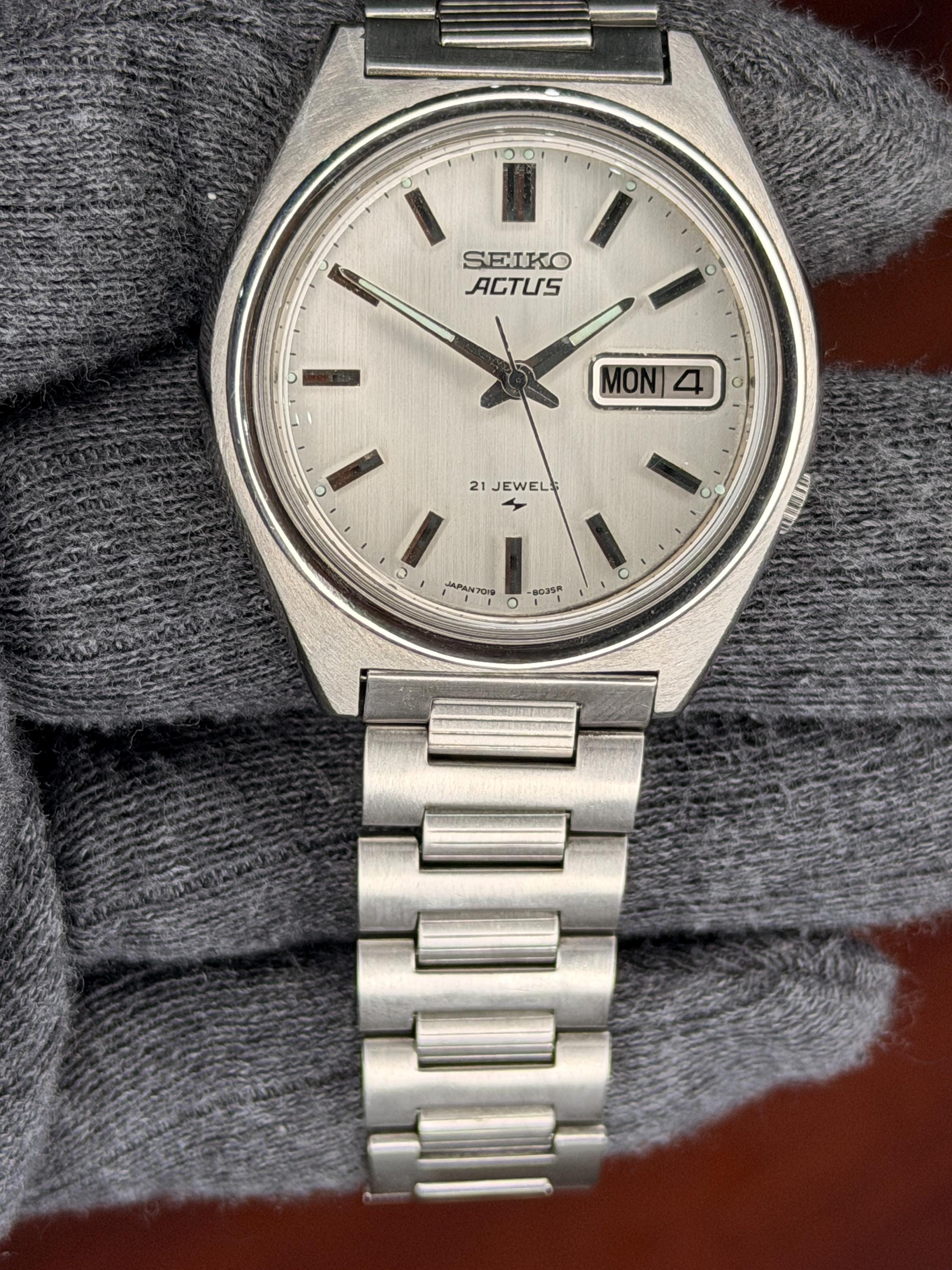 SEIKO 5 Actus 21石 メンズ 腕時計 Vintage Seiko 5 Actus Automatic 7019-8010 Japan 21 Jewels Day/date