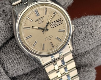 Vintage SEIKO 5 Automatic 21 Jewels Day Date Japanese Wrist Gent's