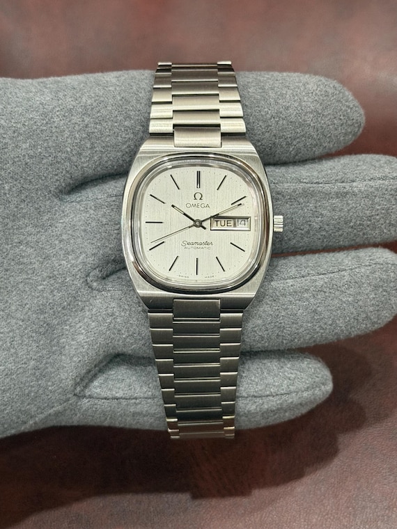 vintage omega seamaster tv cal 1022 ref 166.0213.1 day/date men’s wristwatch View 2