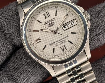 Vintage SEIKO 5 Automatic 21 Jewels Day Date Japanese Wrist Gent's